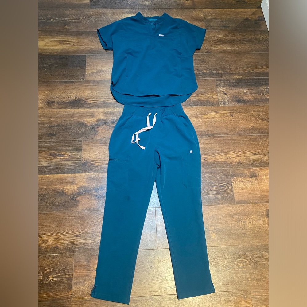 Figs medium scrub set